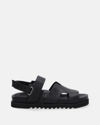 SKÓRZANE CZARNE SANDAŁY 13421004 BLACK. Czarne sandały Venezia, bez wzorów, ze skóry, bez obcasa, bez zapięcia. Za 359.00 zł.