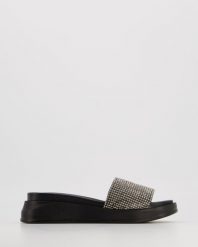 CZARNE KLAPKI 03-26 BLACK-SILV. Czarne klapki Venezia, bez wzorów, ze skóry, bez obcasa, bez zapięcia. Za 239.00 zł.