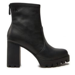 Botki Calvin Klein. Czarne botki Calvin Klein, bez wzorów, bez obcasa, na słupku, bez zapięcia. Za 359.99 zł.
