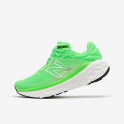 Buty do biegania damskie New Balance 840. Zielone buty do biegania New Balance, bez wzorów, bez zapięcia, do biegania. W wyprzedaży za 449.99 zł.