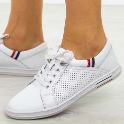 Białe ażurowe skórzane półbuty damskie Cambell 94303. Białe półbuty wsuwane Cambell, na wiosnę, w ażurowe wzory, ze skóry, klasyczne, bez obcasa. Za 179.00 zł.