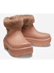 Crocs Botki zimowe "Stomp Lined" w kolorze jasnobrązowym rozmiar: 39/40. Brązowe botki Crocs, bez wzorów, bez obcasa, bez zapięcia. Za 358.56 zł.