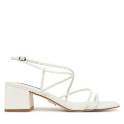 Sandały Steve Madden. Białe sandały Steve Madden, bez wzorów, bez obcasa, na słupku, bez zapięcia. Za 299.99 zł.