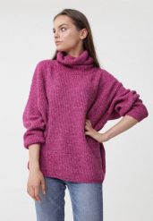 Fioletowy Golf Oversize Out Of This World. Fioletowe swetry Born2be, bez wzorów, z dzianiny, eleganckie, bez ramiączek. W wyprzedaży za 118.99 zł.