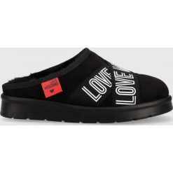 Love Moschino kapcie kolor czarny. Czarne kapcie Love Moschino, z aplikacjami. W wyprzedaży za 389.99 zł.