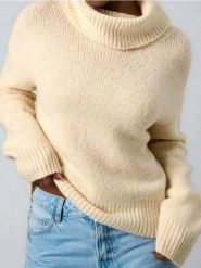 Klasyczny golf z domieszką wełny - kremowy. Białe swetry Sinsay, l, bez wzorów, z wełny, klasyczne, bez ramiączek. Za 59.99 zł.