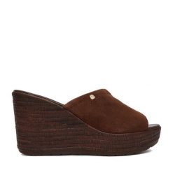 Klapki Lasocki. Brązowe klapki Lasocki, bez wzorów, bez obcasa, bez zapięcia. Za 179.99 zł.