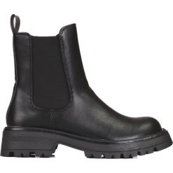 Botki sztyblety damskie czarne na platformie. Czarne botki bez wzorów, eleganckie, bez obcasa, na platformie, bez zapięcia. Za 231.50 zł.