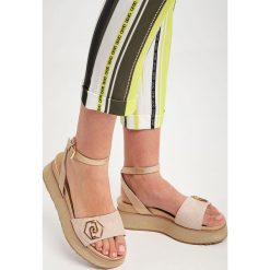Sandały LIU JO. Brązowe sandały Liu Jo, z aplikacjami, bez obcasa, bez zapięcia. Za 689.00 zł.