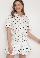 Biała Sukienka Ozdobiona Falbankami Rinaritia. Białe sukienki Born2be, na co dzień, m, z aplikacjami, eleganckie, bez kołnierzyka, bez ramiączek, mini. W wyprzedaży za 127.49 zł.
