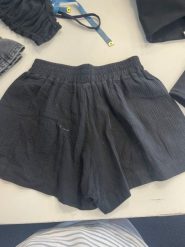 Krótkie spodenki zmuślinu w kolorze CZARNYM - CANO-S. Czarne szorty Marsala, bez wzorów, z bawełny, klasyczne. Za 159.90 zł.