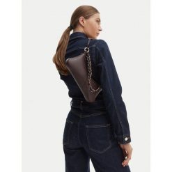 Torebka HUGO. Brązowe torebki klasyczne Hugo, bez wzorów, klasyczne, bez dodatków. Za 549.99 zł.