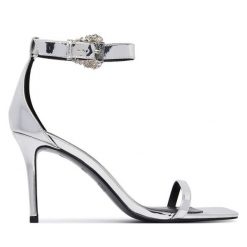 Sandały Versace Jeans Couture. Szare sandały Versace Jeans Couture, bez wzorów, z jeansu, bez obcasa, na szpilce, bez zapięcia. Za 969.99 zł.