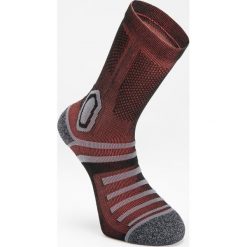 Skarpety do rugby Offload R520 Mid antypoślizgowe. Czarne skarpetki OFFLOAD, bez wzorów, z dzianiny. Za 44.99 zł.