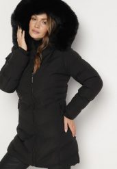 Czarna Kurtka Pikowana z Odpinanym Futerkiem i Kapturem Taivin. Czarne kurtki Born2be, l, bez wzorów, z jeansu, eleganckie. W wyprzedaży za 192.49 zł.
