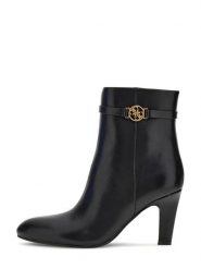Guess Kozaki 184675 Czarny. Czarne kozaki Guess, z aplikacjami, bez obcasa, na słupku, bez zapięcia. Za 764.99 zł.