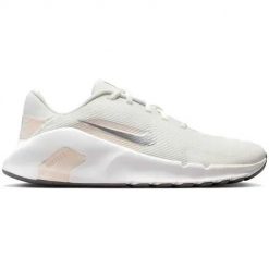 Buty do biegania damskie Nike Flex Train. Białe buty do biegania Nike, bez wzorów, z materiału, bez zapięcia, do biegania, nike flex. Za 529.00 zł.