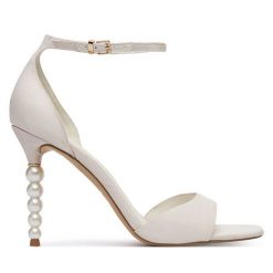 Sandały Aldo. Białe sandały Aldo, bez wzorów, bez obcasa, na szpilce, bez zapięcia. Za 459.99 zł.