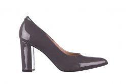 Czółenka Bayla-056 9119-745 Szary Lakier, Skóra naturalna lakierowana - 40. Szare czółenka Bayla, bez wzorów, z lakierowanej skóry, eleganckie, bez obcasa, bez zapięcia. W wyprzedaży za 134.10 zł.