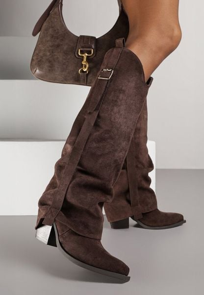 Ciemnobrązowe Kozaki Kowbojki na Stożkowym Obcasie z Wywiniętą Cholewką i Klamrą Naletea. Brązowe kozaki Born2be, bez wzorów, bez obcasa, na obcasie, bez zapięcia. Za 179.99 zł.