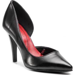 Czółenka i Szpilki LASOCKI 70364-04. Czarne szpilki Lasocki, bez wzorów, ze skóry, bez obcasa, na szpilce, bez zapięcia. Za 179.99 zł.