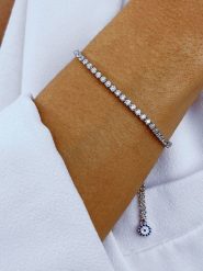 Les Favorites Srebrna bransoletka z cyrkonią rozmiar: onesize. Szare bransoletki Les Favorites, z cyrkonią, srebrne. Za 173.99 zł.