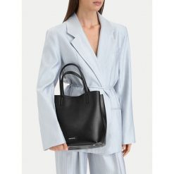 Torebka GINO ROSSI. Czarne torebki klasyczne Gino Rossi, bez wzorów, klasyczne, bez dodatków. Za 249.99 zł.