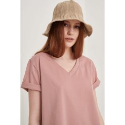 T-shirt Damski Mango BS Brudny Róż. Czerwone t-shirty blue shadow, bez wzorów, z bawełny, bez kołnierzyka, bez ramiączek. Za 129.90 zł.