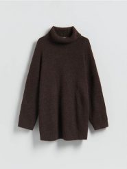 Długi sweter z golfem - ciemnobrązowy. Brązowe swetry Reserved, l, bez wzorów, z dzianiny, bez ramiączek. Za 139.99 zł.