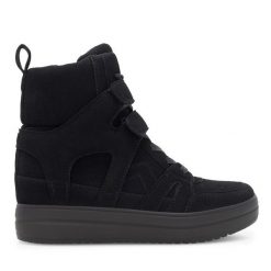 Botki JENNY. Czarne botki Jenny, bez wzorów, bez obcasa, na koturnie, bez zapięcia. Za 135.99 zł.
