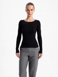 BGN Sweter w kolorze czarnym rozmiar: 38. Czarne swetry BGN, bez wzorów, bez ramiączek. Za 92.64 zł.