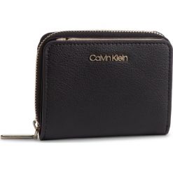 Mały Portfel Damski CALVIN KLEIN - Avant Medium Zip Wflap K60K605097 001. Portfele marki Calvin Klein. Za 249.00 zł.