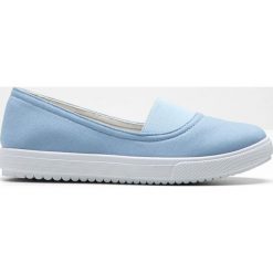 Buty wsuwane, przyjazne dla środowiska bonprix niebieski. Baleriny marki bonprix. Za 54.99 zł.