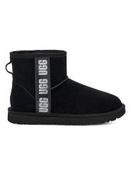 UGG Skórzane botki "W Classic Mini Side Logo II" w kolorze czarnym rozmiar: 39. Czarne botki UGG, z aplikacjami, ze skóry, bez obcasa, bez zapięcia. Za 674.45 zł.