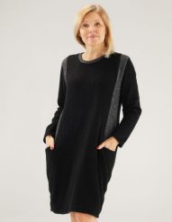 Czarna sukienka z dzianiny. Czarne sukienki Unisono, s, bez wzorów, z dzianiny, bez kołnierzyka, bez ramiączek. Za 149.00 zł.