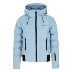 Damska kurtka narciarska z kapturem Protest Alysumi. Niebieskie kurtki narciarskie Protest, na zimę, bez wzorów, z kapturem, narciarskie. Za 961.40 zł.