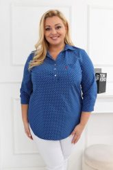 Elegancka niebieska tunika w białe kropki PLUS SIZE XXL. Białe tuniki Nasi partnerzy, plus size, bez wzorów, z poliesteru, eleganckie, bez kołnierzyka, bez ramiączek. Za 199.90 zł.