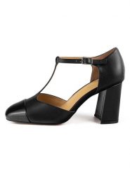 Loft37 Skórzane czółenka w kolorze czarnym z paskiem rozmiar: 40. Czarne czółenka loft37, bez wzorów, klasyczne, bez obcasa, bez zapięcia. Za 478.99 zł.