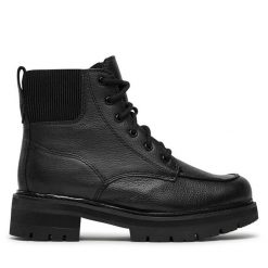 Trapery Clarks. Czarne traperki Clarks, bez wzorów, bez obcasa, bez zapięcia. Za 1,069.00 zł.