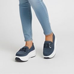 Półbuty damskie Filippo, wsuwane na grubej platformie z miękkimi wkładkami, granatowe, DP6132-25. Niebieskie półbuty wsuwane Filippo, bez wzorów, z jeansu, biznesowe, bez obcasa. Za 189.00 zł.