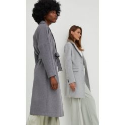 Answear Lab płaszcz wełniany kolor szary przejściowy. Szare płaszcze Answear Lab, l, bez wzorów, z wełny, klasyczne, bez kaptura. Za 479.99 zł.