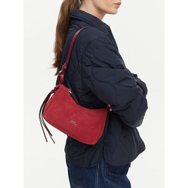 Torebka Tommy Hilfiger. Niebieskie torebki klasyczne Tommy Hilfiger, bez wzorów, klasyczne, bez dodatków. Za 749.99 zł.