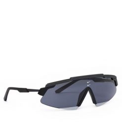 Okulary przeciwsłoneczne Nike. Czarne okulary przeciwsłoneczne Nike, bez wzorów. Za 539.99 zł.