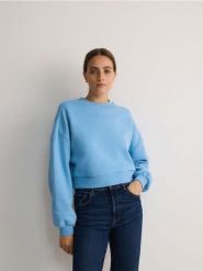Bawełniana bluza - jasnoniebieski. Niebieskie bluzy bez kaptura Reserved, l, bez wzorów, z bawełny, bez kaptura. W wyprzedaży za 39.99 zł.