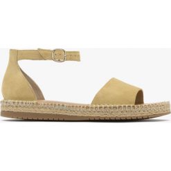 Piaskowe sandały w stylu espadryli MOYA. Brązowe sandały Ryłko, bez wzorów, ze skóry, bez obcasa, na platformie, bez zapięcia. Za 279.99 zł.