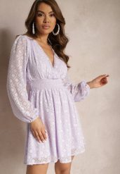 Fioletowa Sukienka z Gumką w Talii Kopertowym Dekoltem i Geometrycznym Wzorem na Siateczce Marixita. Fioletowe sukienki Renee, l, bez wzorów, eleganckie, bez kołnierzyka, bez ramiączek, mini, kopertowe. W wyprzedaży za 91.99 zł.
