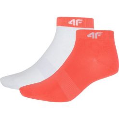 Skarpetki damskie (2 pary) SOD004 - biały+koral neon. Skarpetki marki 4f. W wyprzedaży za 24.99 zł.
