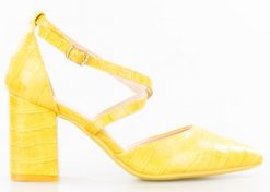 Sandały retro wężowe żółte-40. Żółte sandały Inna, bez wzorów, z materiału, eleganckie, bez obcasa, na obcasie, bez zapięcia. W wyprzedaży za 76.50 zł.