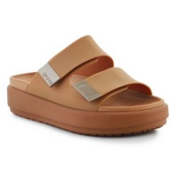 Klapki Crocs Brooklyn Luxe Sandal 209586-2U3 brązowe. Brązowe klapki bez wzorów, z materiału, casualowe, bez obcasa, bez zapięcia. Za 490.22 zł.