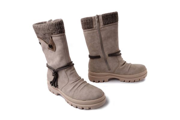 RIEKER TEX X8283-60 beige, kozaki damskie. Brązowe kozaki Rieker, na zimę, bez wzorów, bez obcasa, bez zapięcia. Za 519.90 zł.
